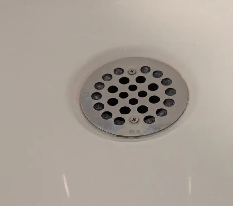 Après : fini réparé autour du drain